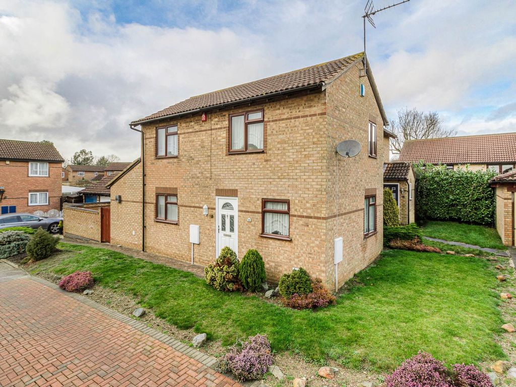 3 bed detached house for sale in Kelso Close, Bletchley MK3, £325,000