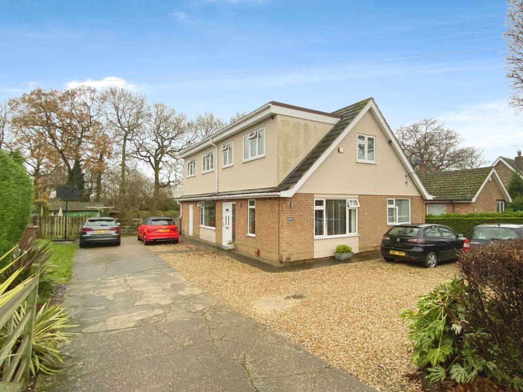 5 bed detached house for sale in Birchwood Avenue, Lincoln LN6, £