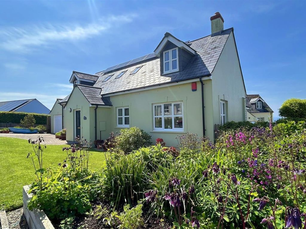4 bed detached bungalow for sale in Swanswell Close, Broad Haven