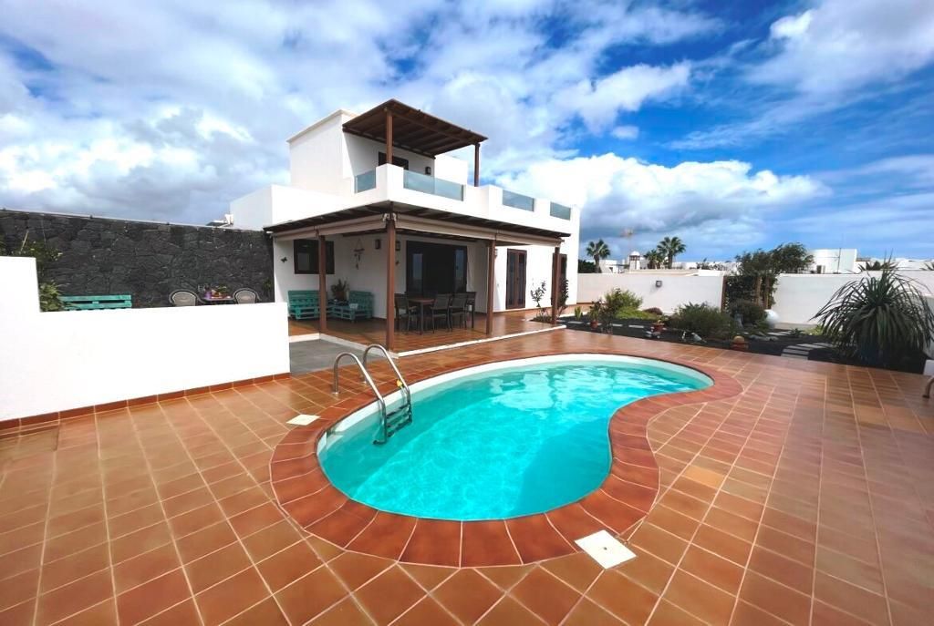 5 bed apartment for sale in Calle Burgao, Puerto Del Carmen, Lanzarote, 35519, Spain, £551,925