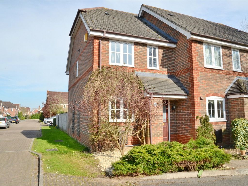 2 bed end terrace house for sale in Mallard Way, Aldermaston, Reading