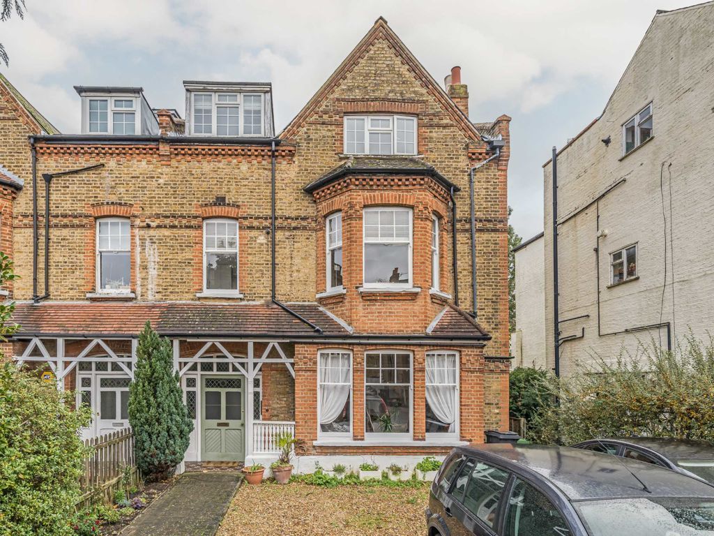 2 bed flat for sale in King Charles Road, Berrylands, Surbiton KT5, £