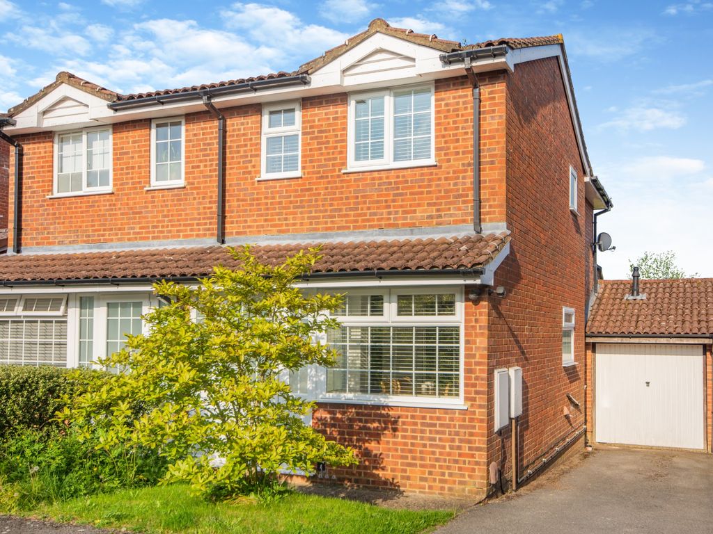 2 bed semidetached house for sale in Black Acre Close, Amersham HP7, £