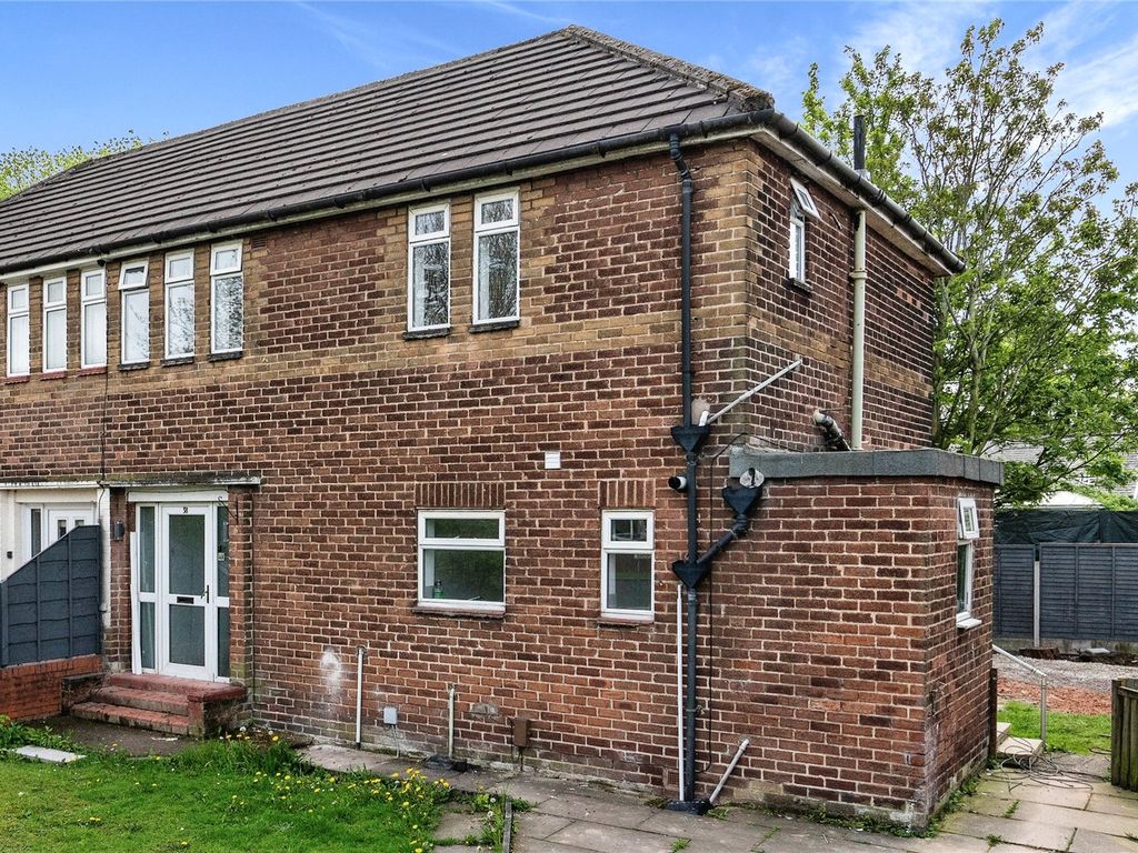 3 bed semidetached house to rent in Falcon Crescent, Clifton, Swinton