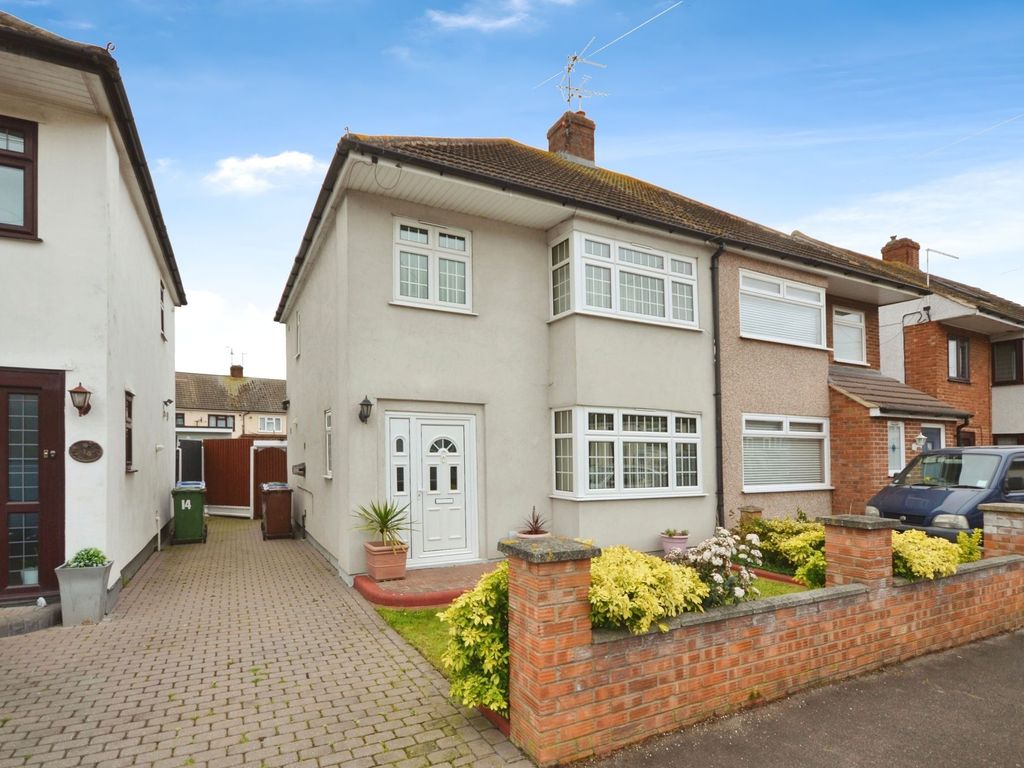 3 bed semidetached house for sale in Old Jenkins Close, StanfordLe