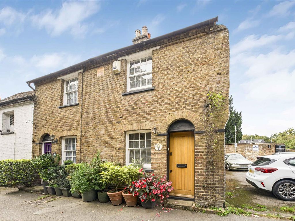 2 bed end terrace house for sale in Swan Road, Iver SL0, £375,000 Zoopla