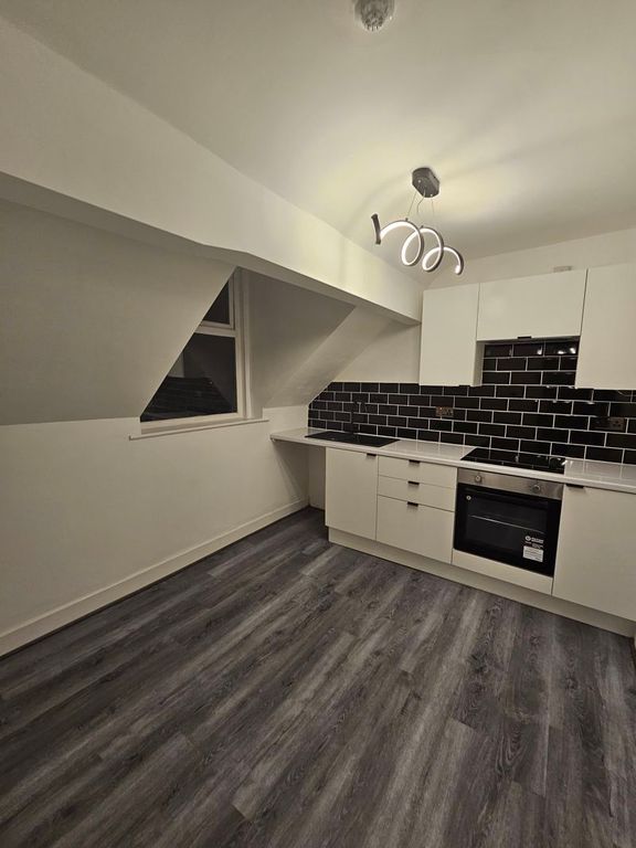 1 bed flat to rent in Trinity Square, Llandudno LL30, £650 pcm Zoopla