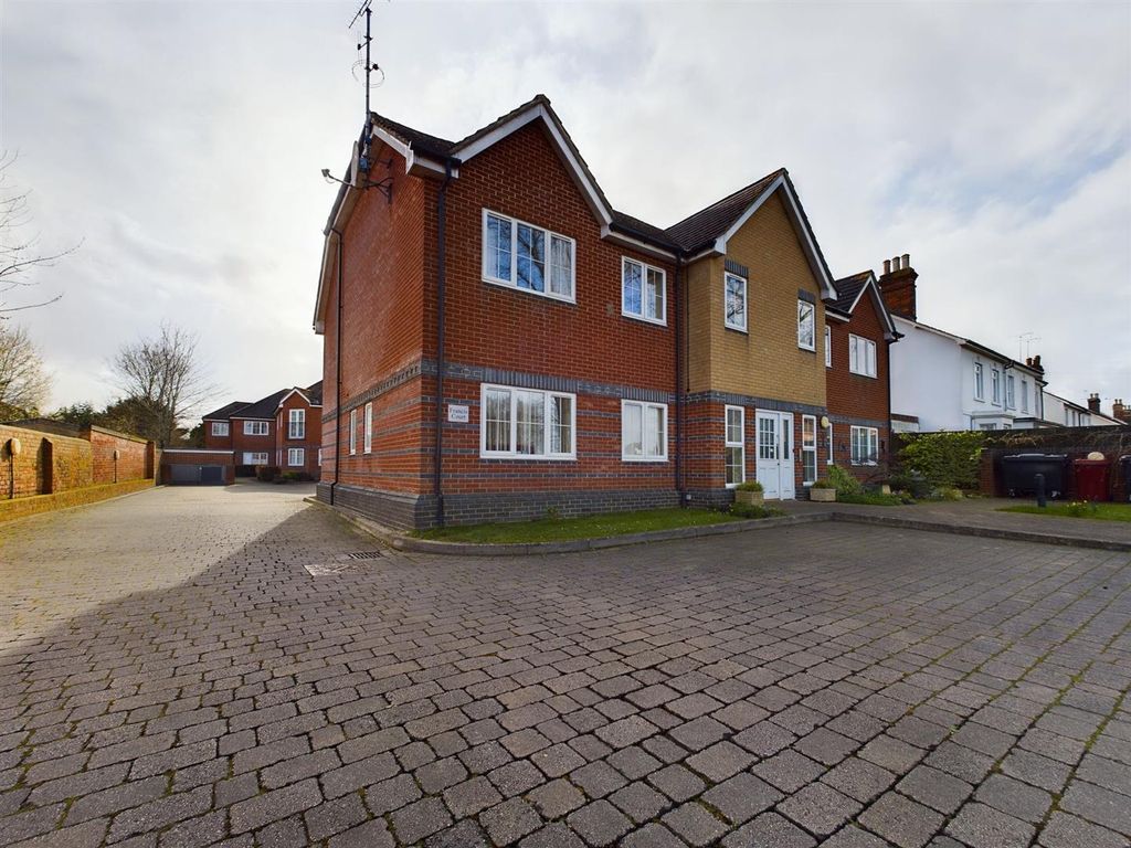 2 bed flat for sale in Armour Road, Tilehurst, Reading RG31 Zoopla