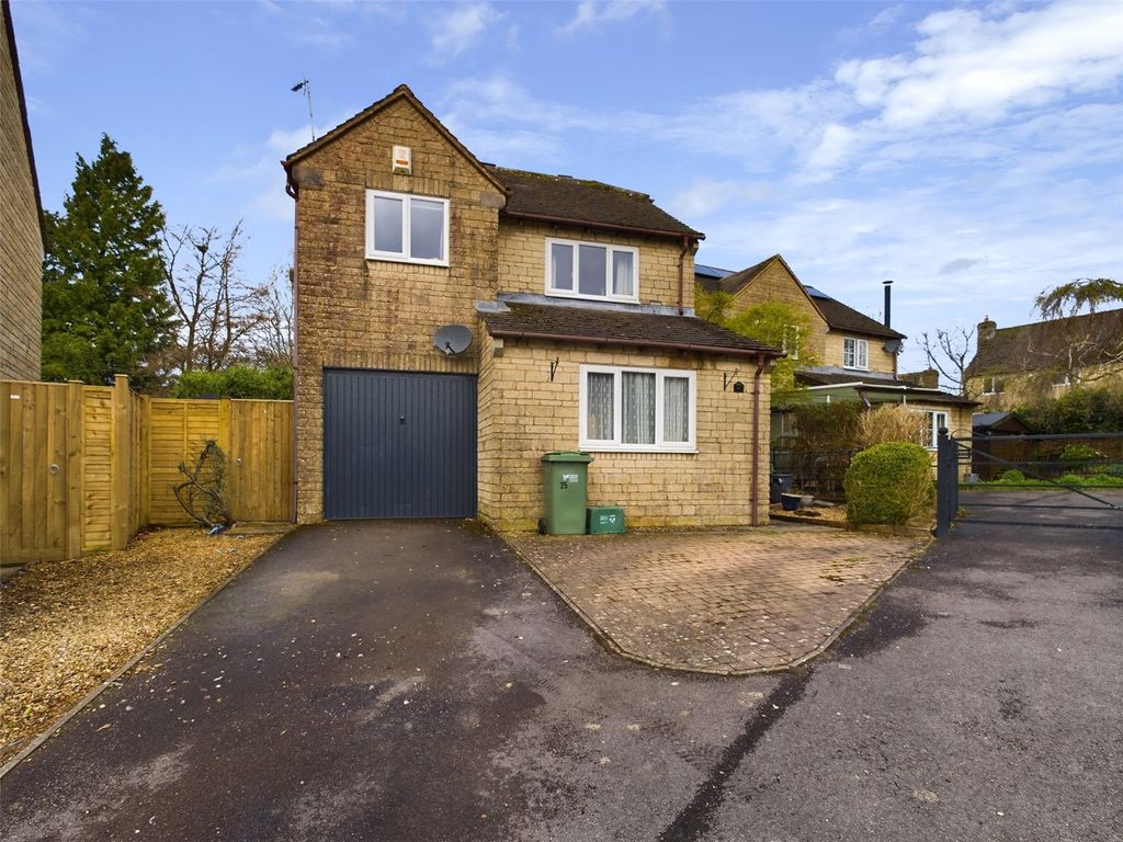 4 bed detached house for sale in Stonecote Ridge, Bussage, Stroud