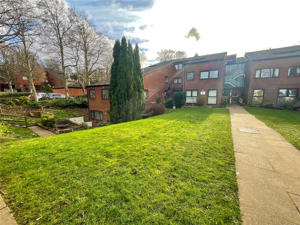 2 bed flat to rent in Badgers Bank Road, Sutton Coldfield, West
