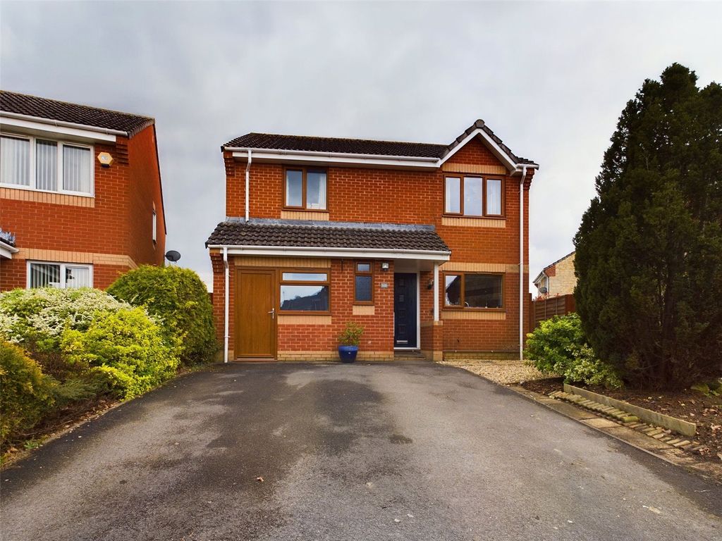 4 bed detached house to rent in Arrowsmith Drive, Stonehouse