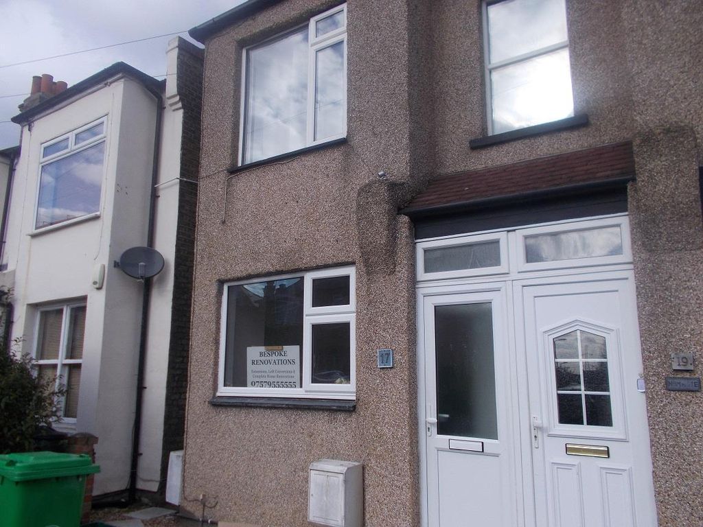 2 bed to rent in Robinson Road, Colliers Wood, London SW17