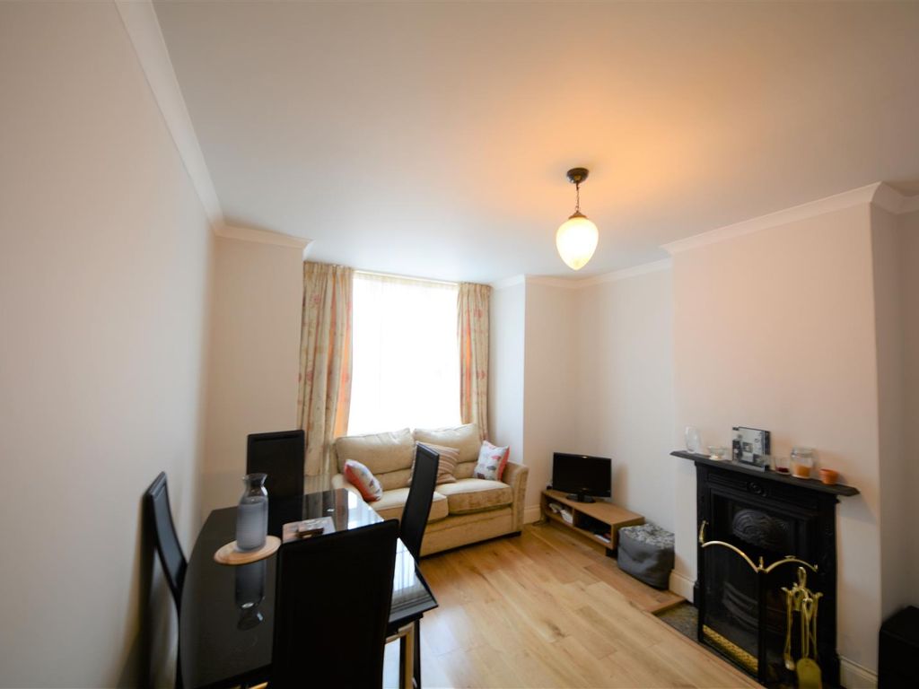 2 bed to rent in Leslie Road, London N2 Zoopla