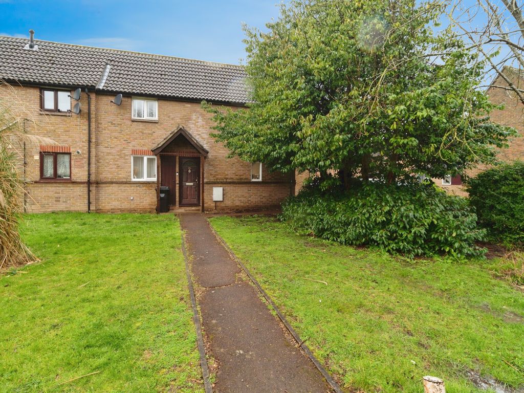 2 bed end terrace house for sale in Littlebury Court, Basildon, Essex