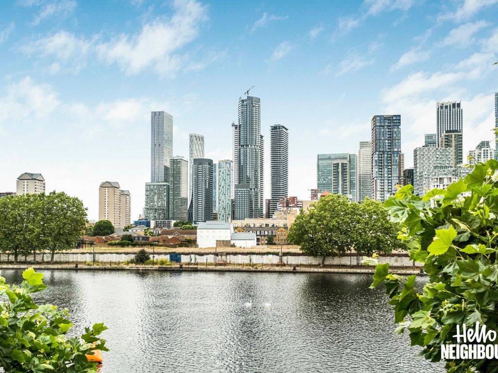 2 bed flat to rent in Ringwood Gardens, London E14, £1,950 pcm Zoopla