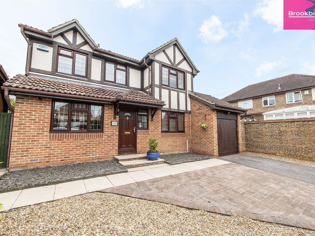 4 bed detached house for sale in Emersons Avenue, Hextable BR8, £