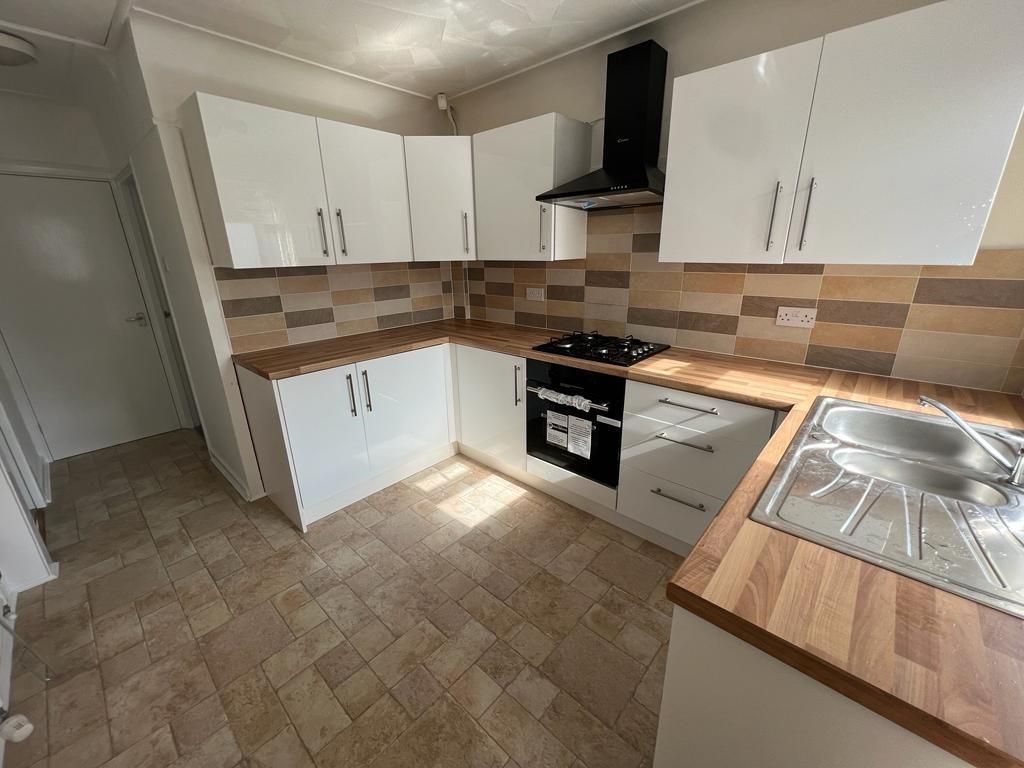 2 bed semidetached bungalow to rent in Budworth Avenue, Sutton Manor