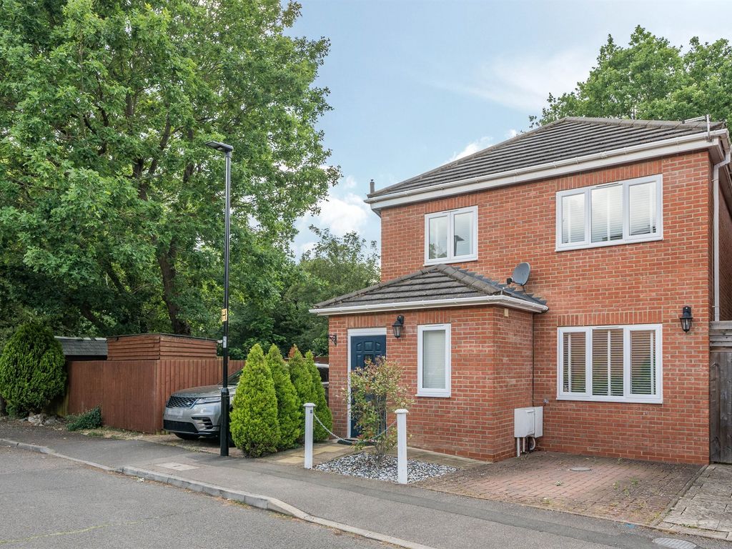 3 bed detached house for sale in Gladbeck Way, Enfield EN2 Zoopla