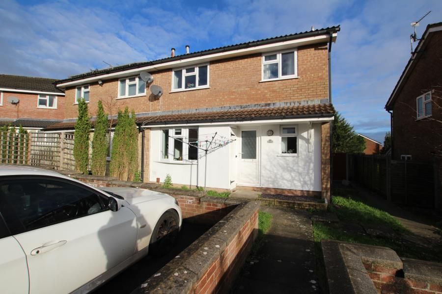 2 bed property to rent in Little Meadow, Bradley Stoke, Bristol BS32, £