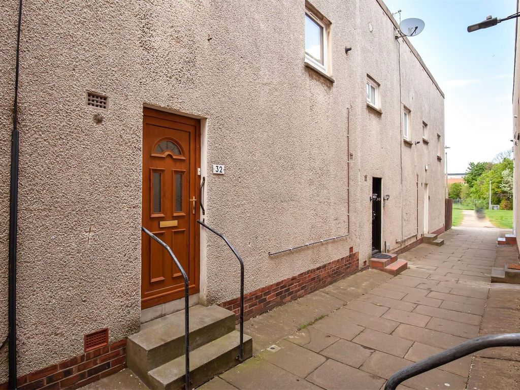 2 bed property for sale in South Gyle Gardens, South Gyle, Edinburgh