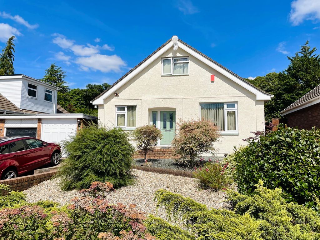 4 bed bungalow for sale in Gloucester Close, Llanyravon, Cwmbran NP44