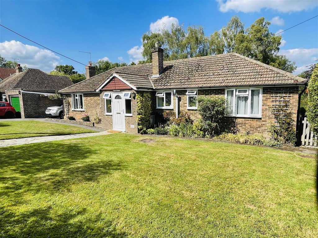 4 bed detached bungalow for sale in New Road, Rotherfield, Crowborough