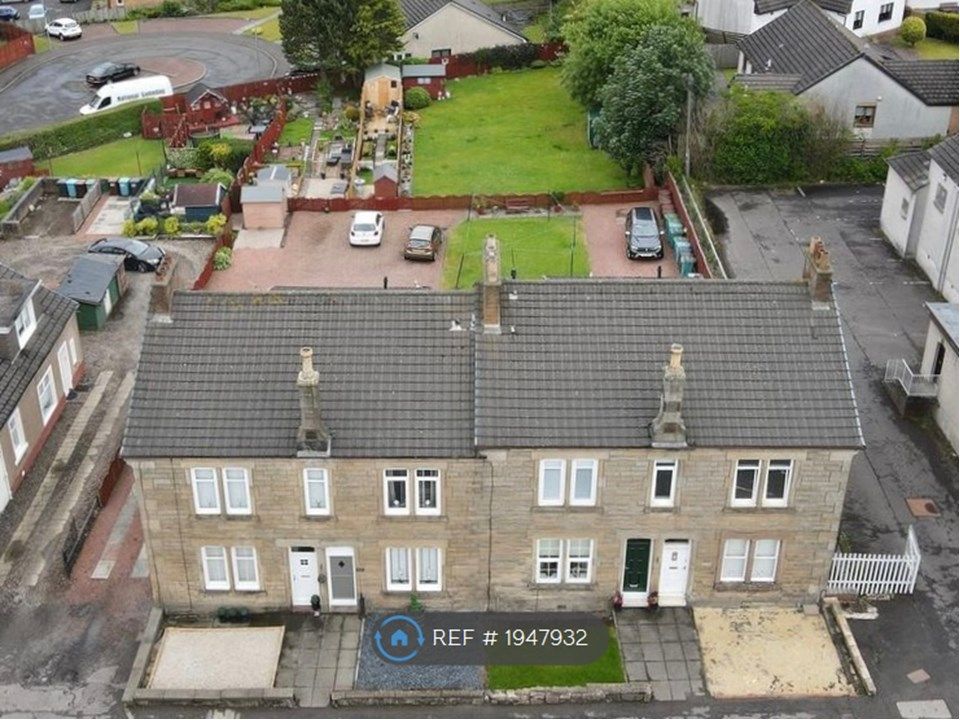 2 bed flat to rent in Main Street, Chapelhall, Airdrie ML6, £650 pcm