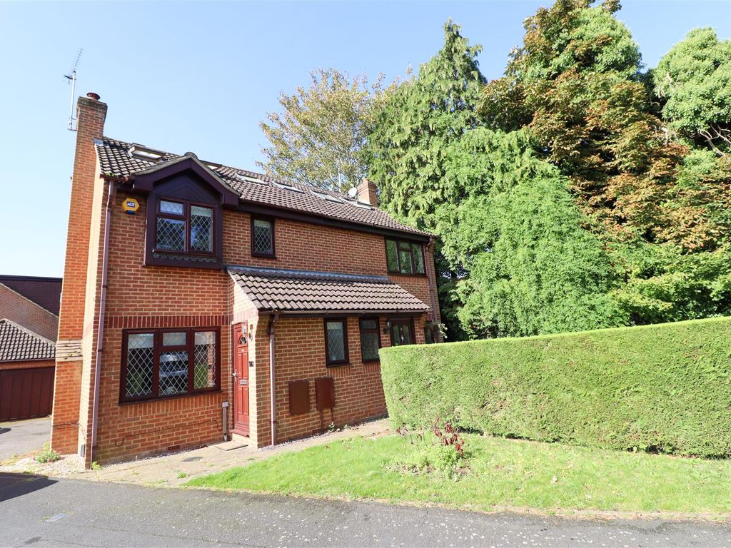 4 bed semidetached house for sale in Azalea Gardens, Church Crookham
