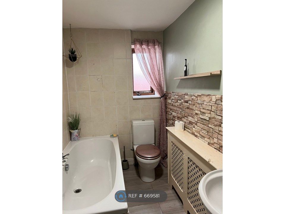 4 bed detached house to rent in Old Houses, Abersychan, Pontypool NP4