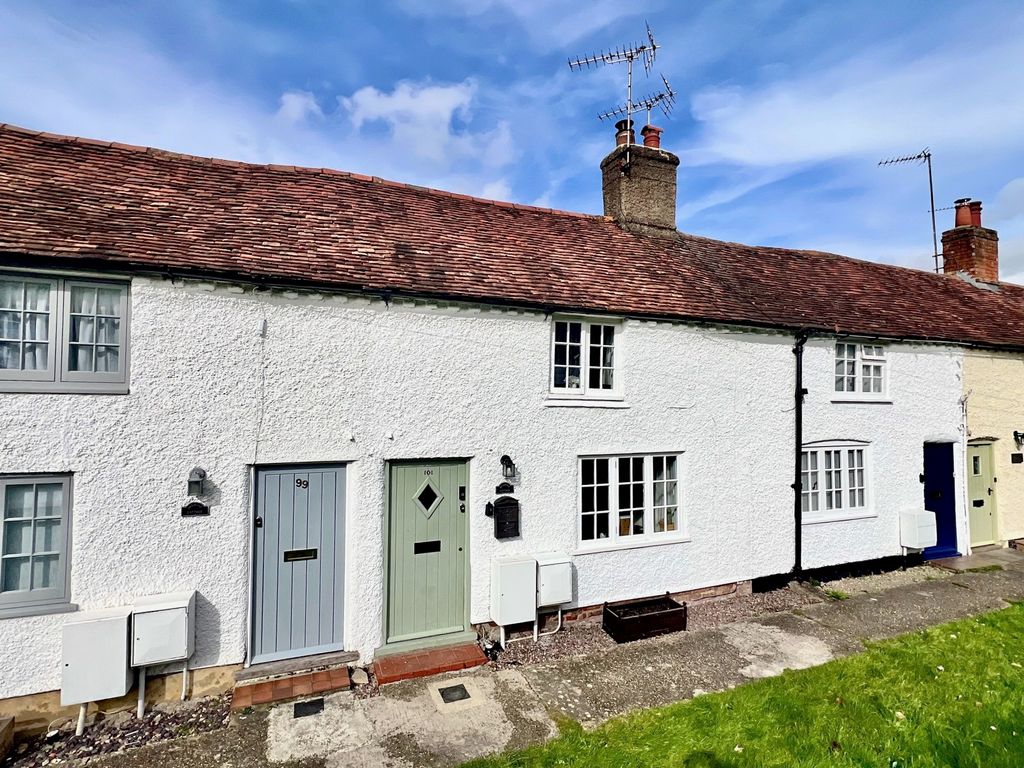 2 bed property for sale in Tring Road, Wendover, Aylesbury HP22, £