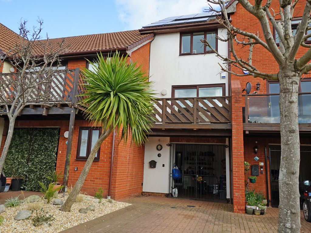 4 bed town house for sale in Carne Place, Port Solent, Portsmouth PO6
