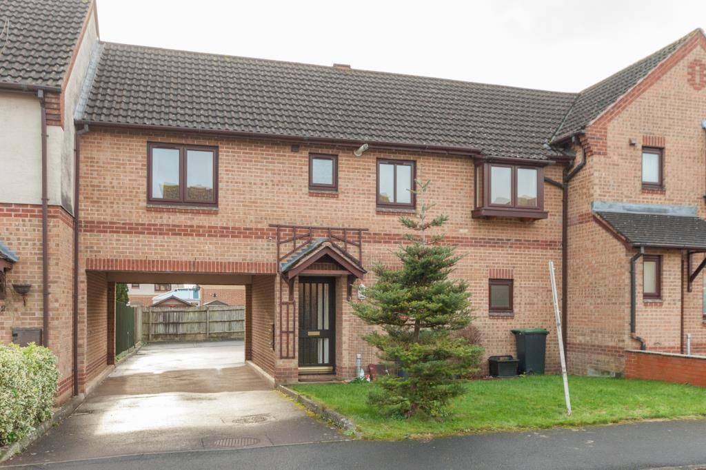 3 bed terraced house to rent in Penny Royal Close, Calne, Chippenham