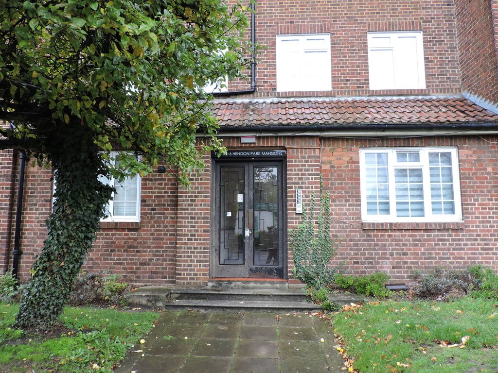 2 bed flat to rent in Queens Road, Hendon, London NW4, £2,299 pcm Zoopla