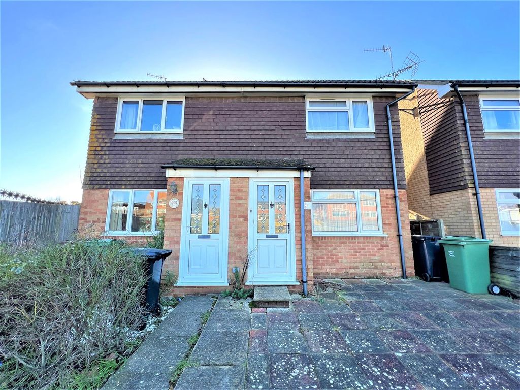 2 bed semidetached house to rent in Ashdown Road, BexhillOnSea TN40
