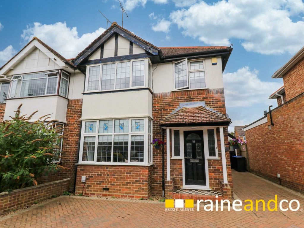 3 bed semidetached house for sale in Selwyn Crescent, Hatfield AL10