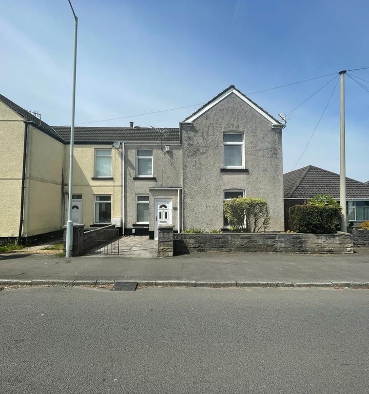 3 bed property for sale in Caemawr Road, Morriston, Swansea SA6 Zoopla