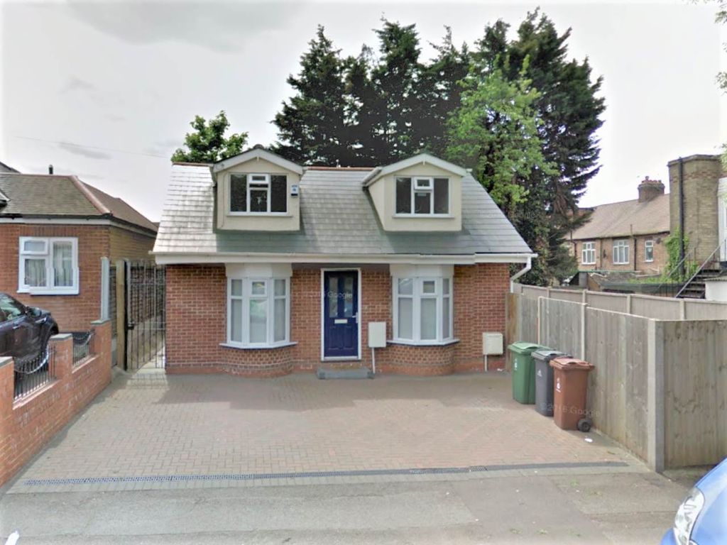2 bed property to rent in Sinclair Road, Chingford, London E4 Zoopla