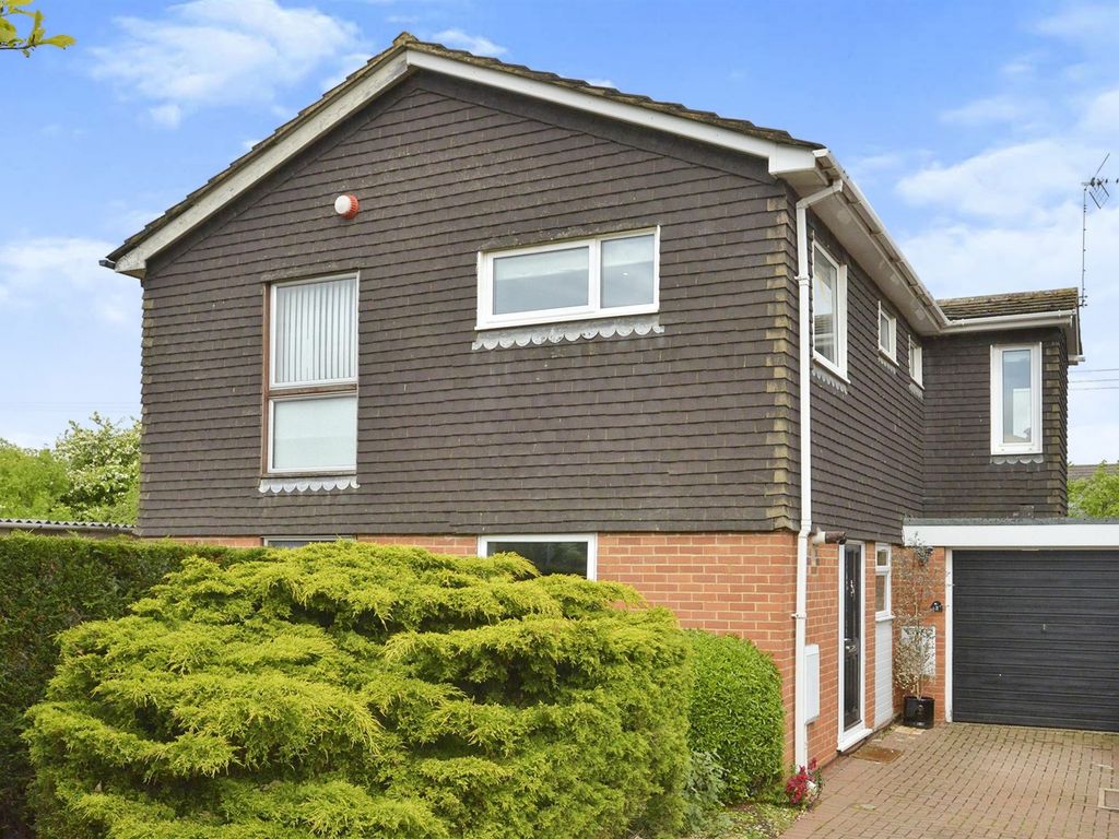 3 bed semidetached house for sale in Maple Grove, Woburn Sands, Milton