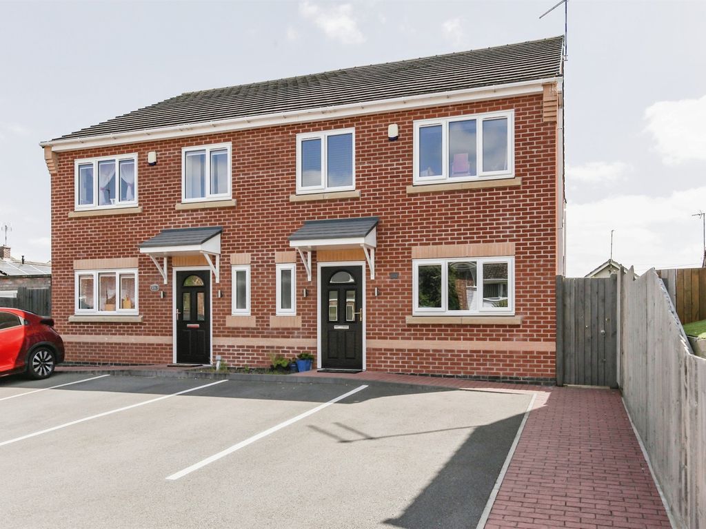 3 bed semidetached house for sale in Greenfields, Whetstone, Leicester