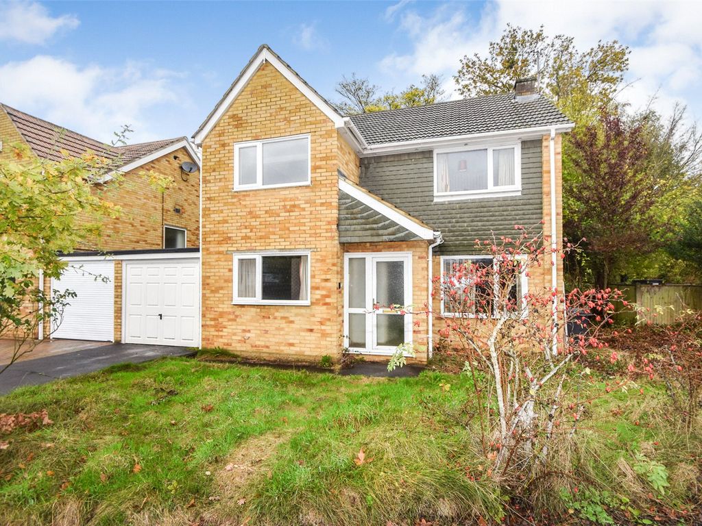 3 bed linkdetached house for sale in Weybridge Mead, Yateley