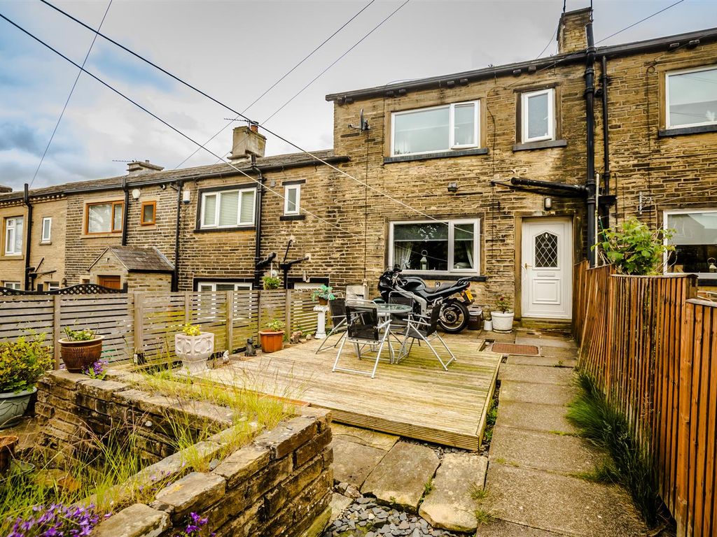 2 bed semidetached house for sale in Park Square, Northowram, Halifax