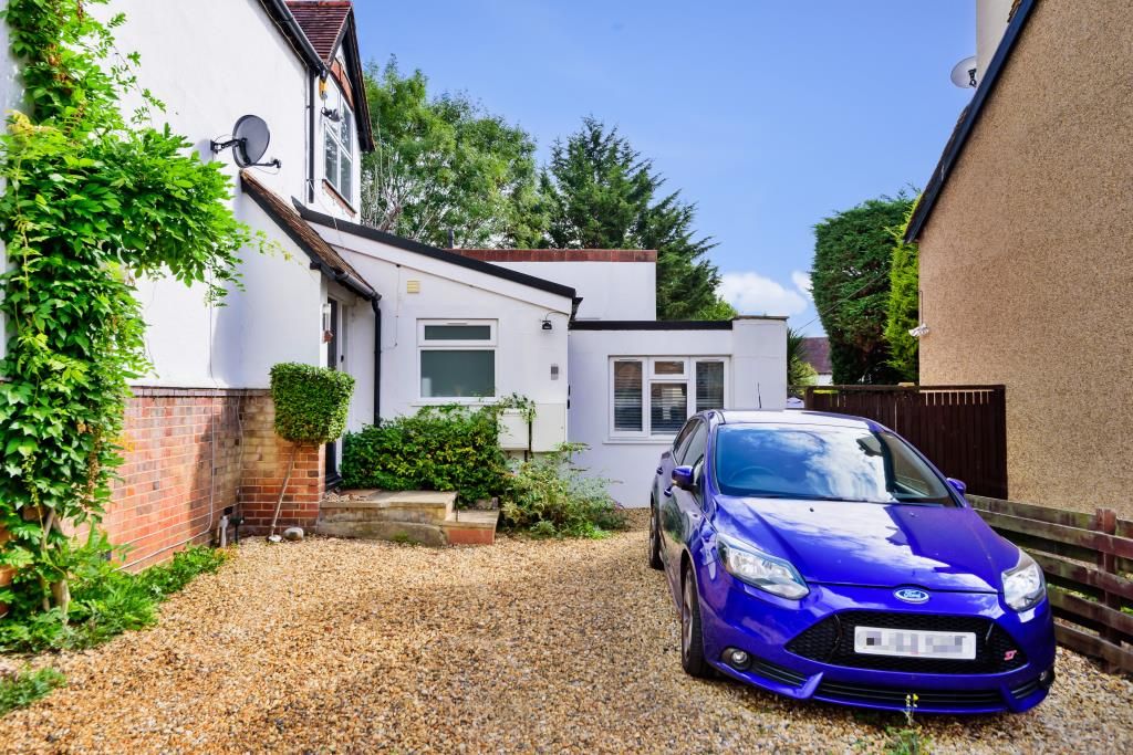 2 bed bungalow for sale in High Buckinghamshire HP13 Zoopla