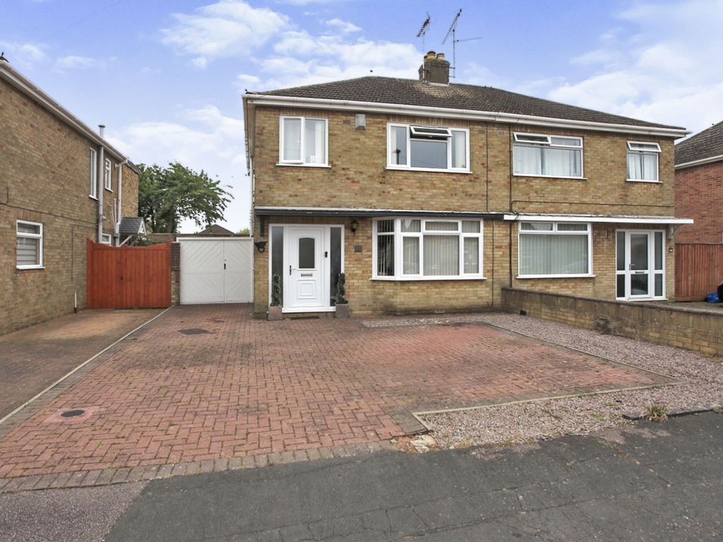 3 bed semidetached house for sale in Allan Avenue, Stanground