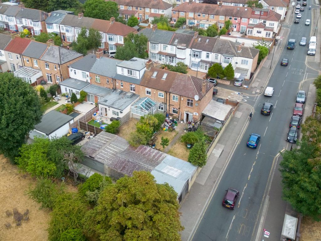3 bed end terrace house for sale in Firtree Avenue, Mitcham CR4 Zoopla