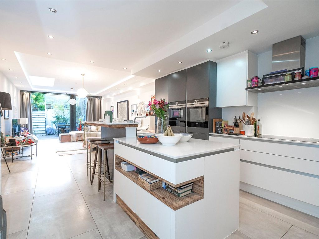 4 bed detached house for sale in Sydney Road, London N10, £1,650,000