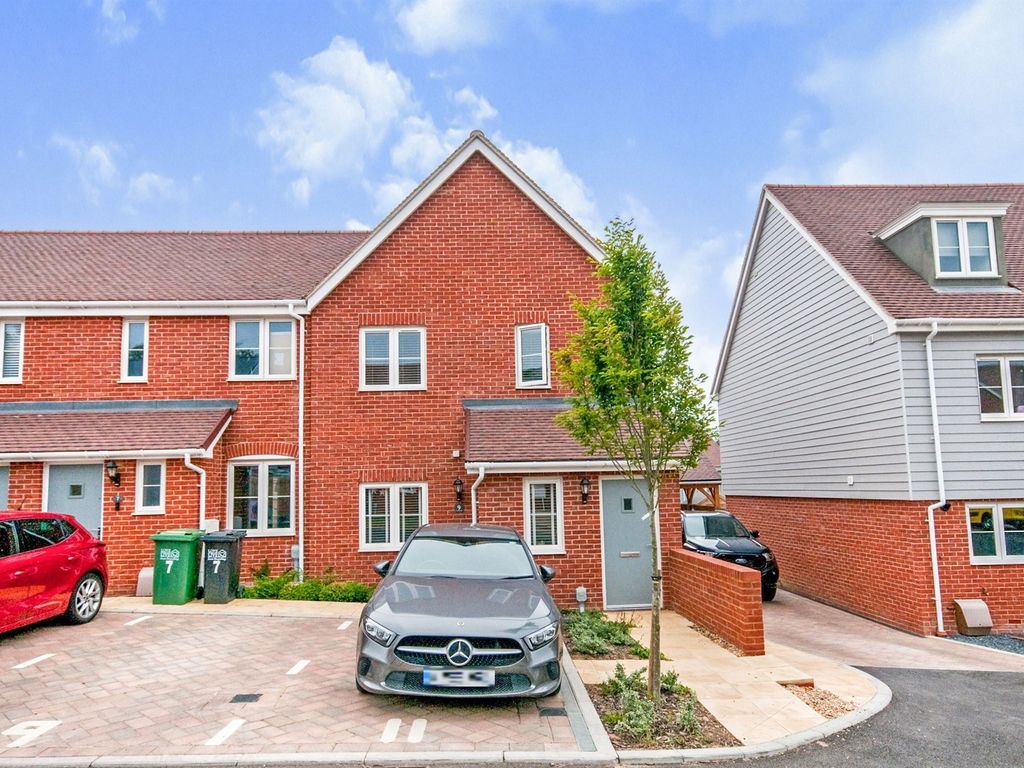 1 bed flat for sale in Preston Hall Close, BexhillOnSea TN39 Zoopla