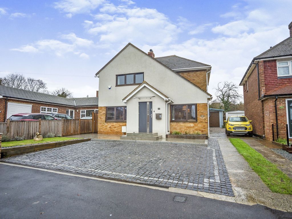 5 bed detached house for sale in Tennyson Walk, Gravesend DA11, £