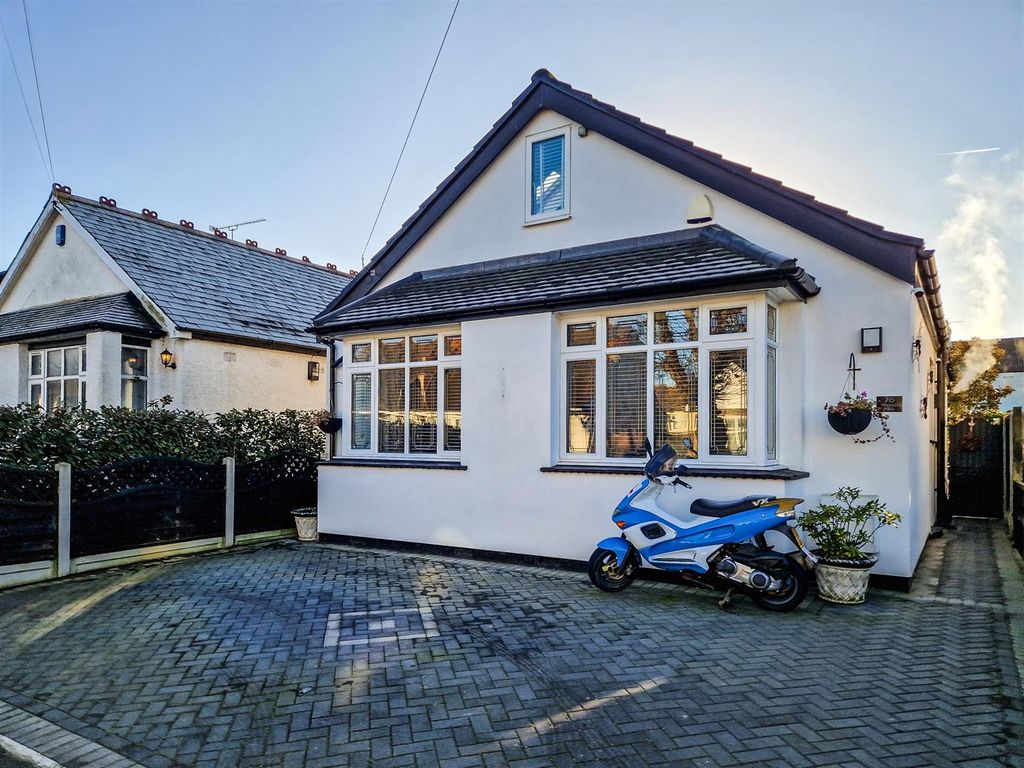 4 bed property for sale in Trinity Road, SouthendOnSea SS2, £450,000