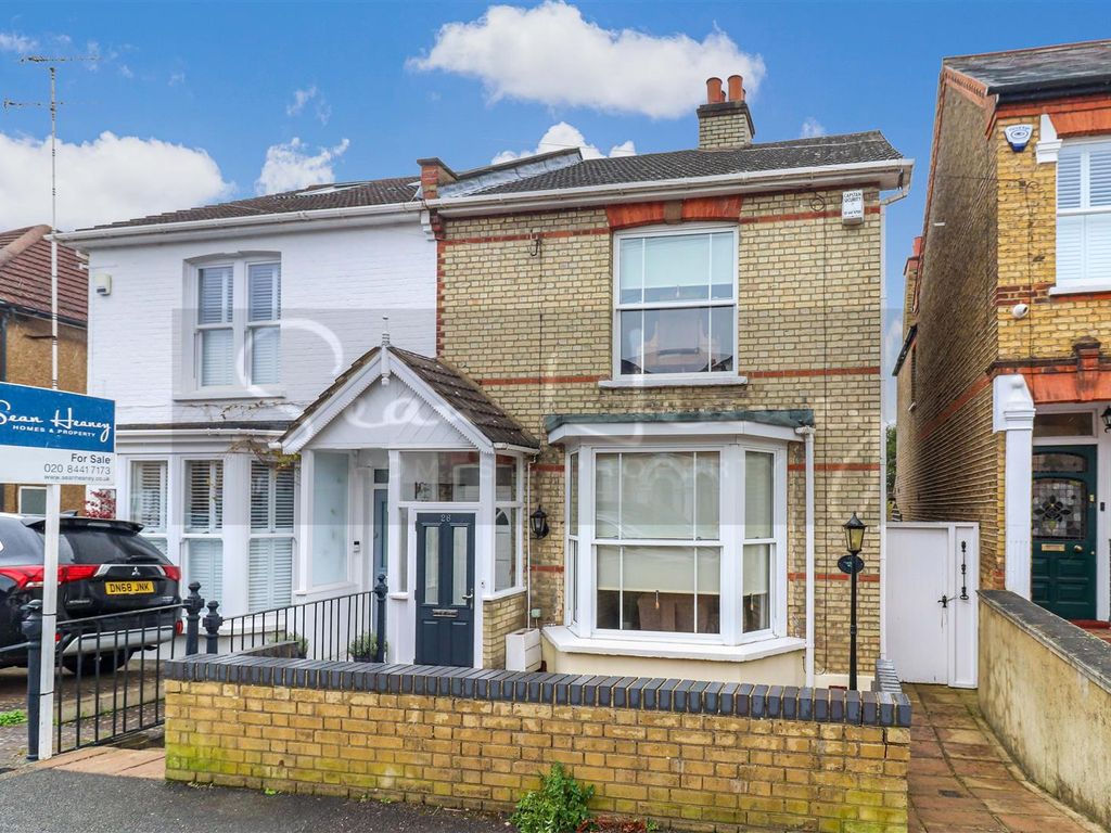 2 bed semidetached house for sale in Hadley Road, New