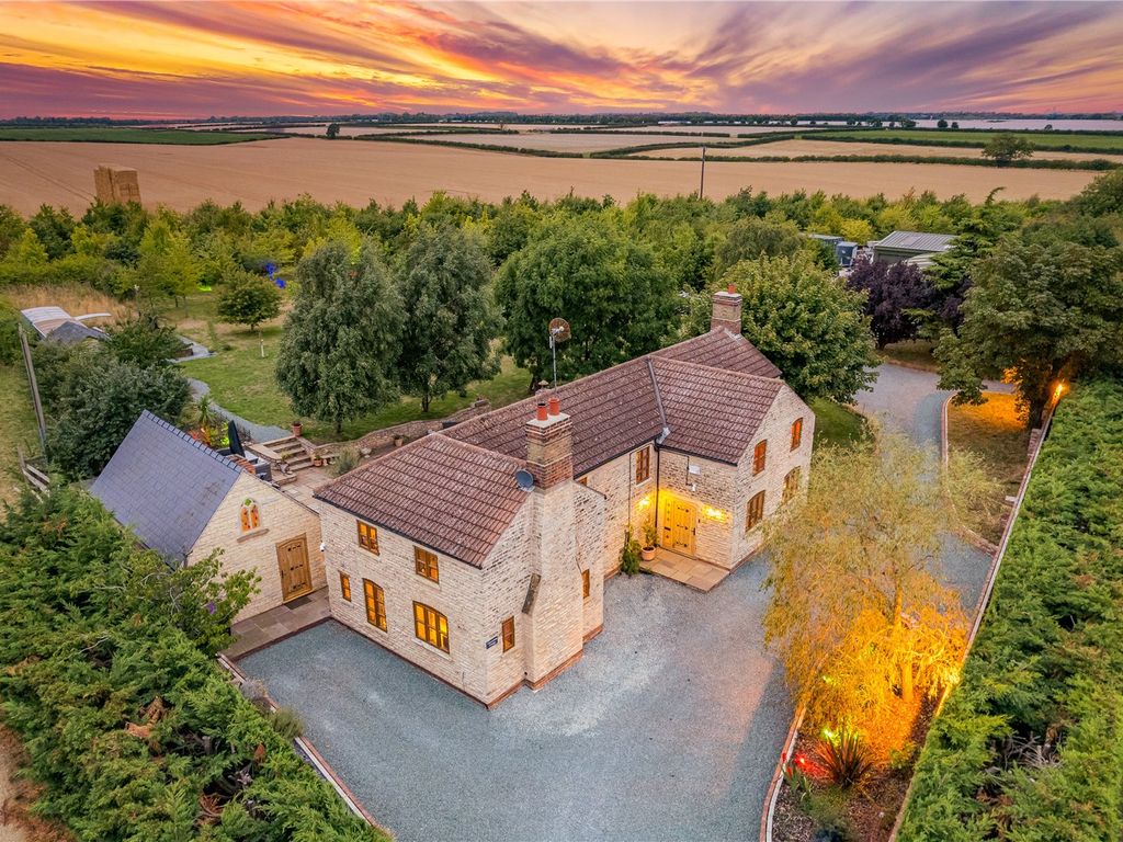 5 bed detached house for sale in The Heath, Potterhanworth, Lincoln